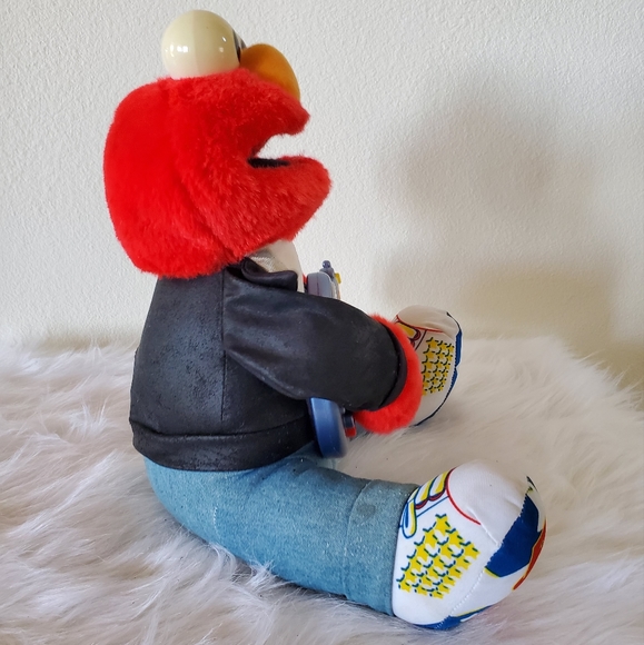 Vintage Rock & Roll Elmo With Playing Guitar, Plays Songs and Shakes - Picture 5 of 13